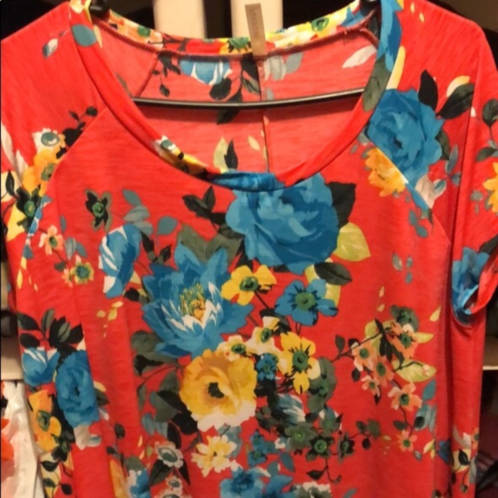 Dress/shirt needs to be worn with leggings